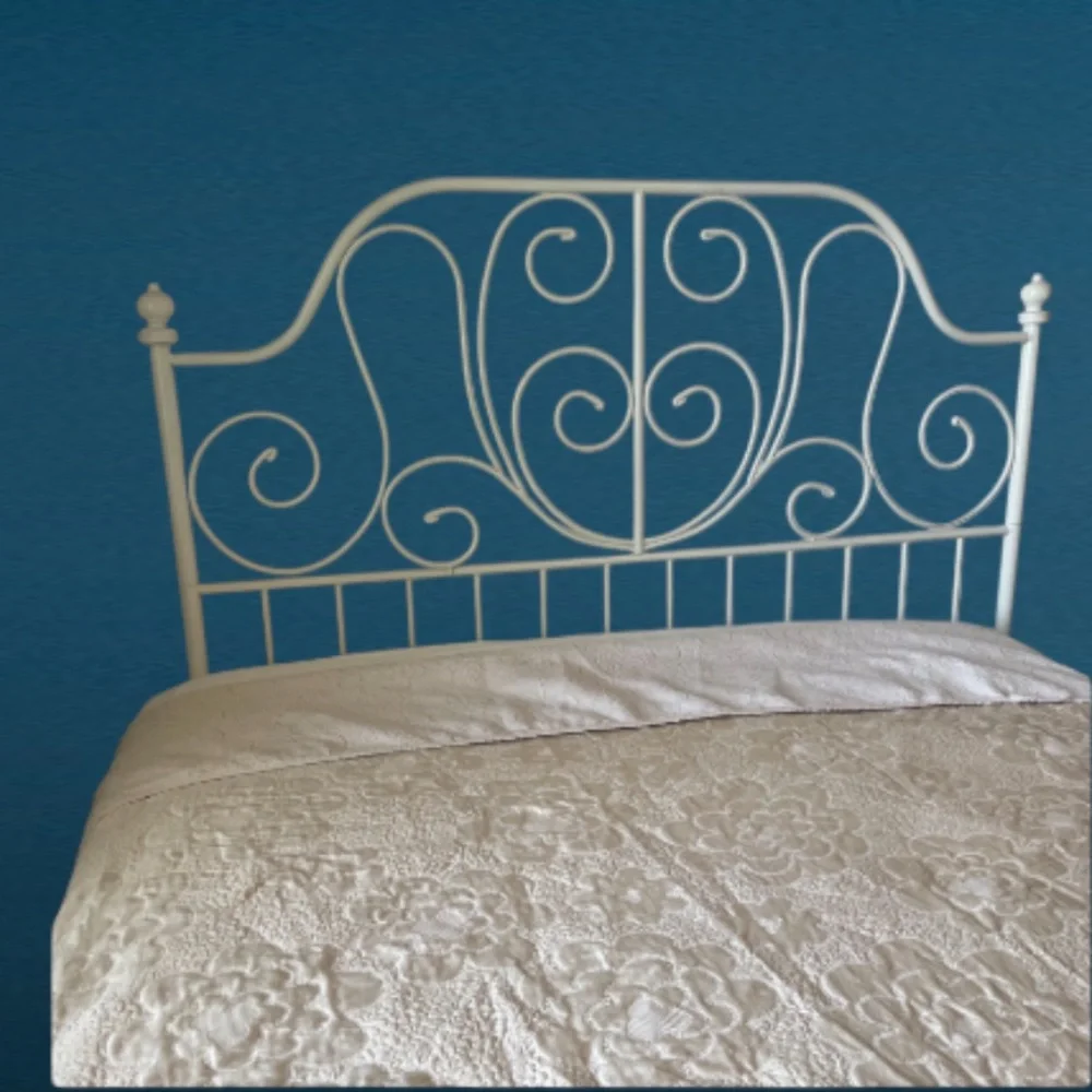 Vintage Cottagecore cream, color, quilted bedspread Approximately 92” X 94”